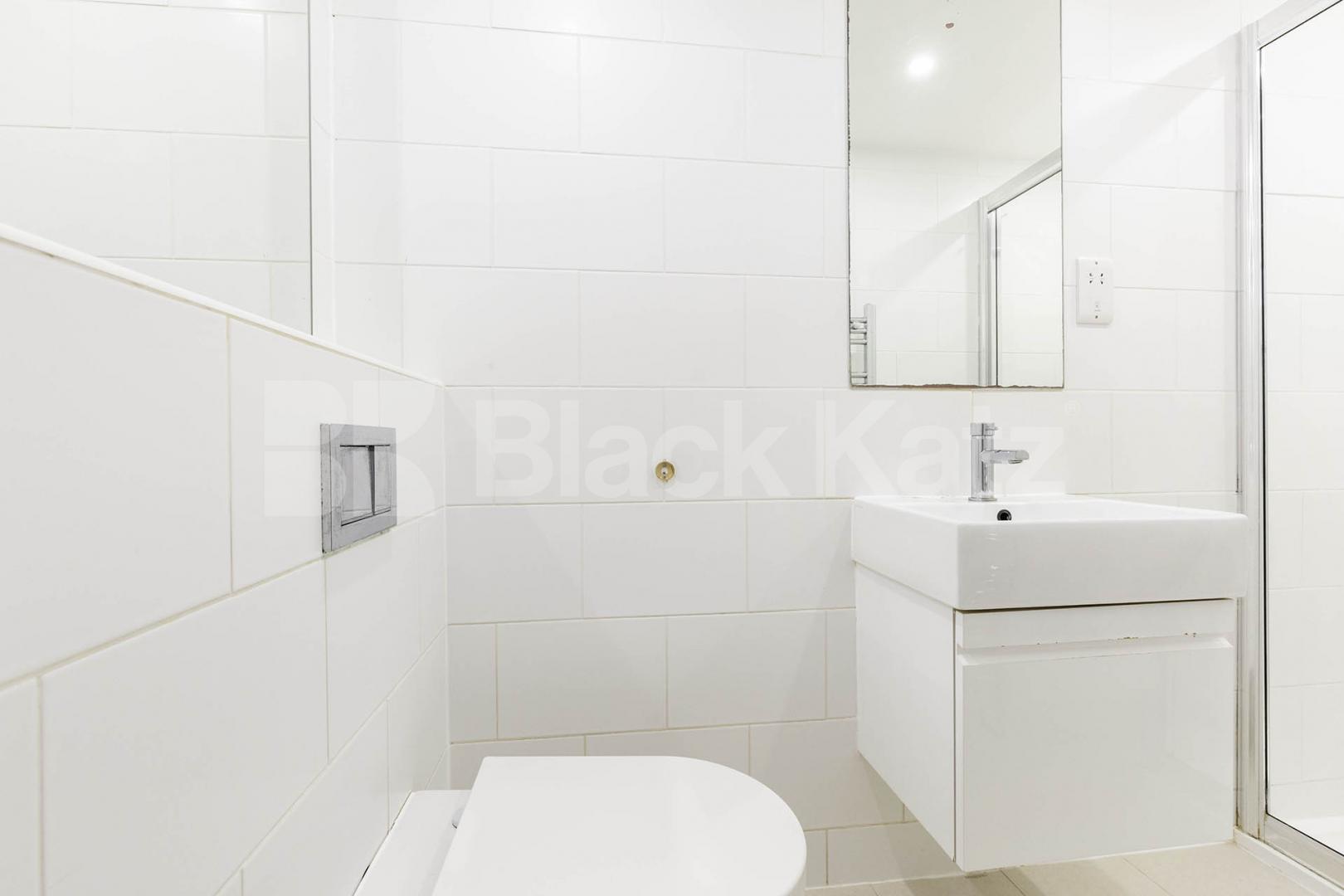 Modern apartment Fairhazel Gardens, South Hampstead